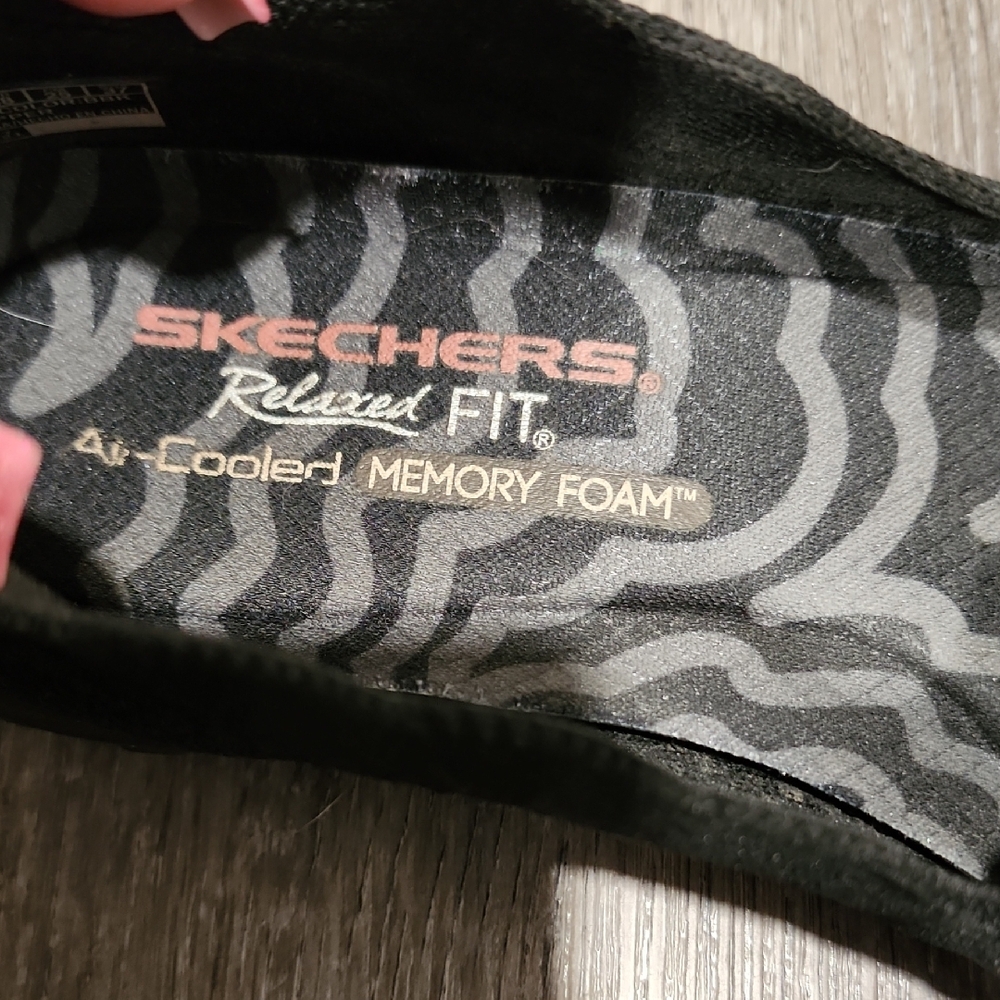 Skechers Relaxed Fit Black Flats Comfortable Slip-On Loafers - Picture 2 of 8